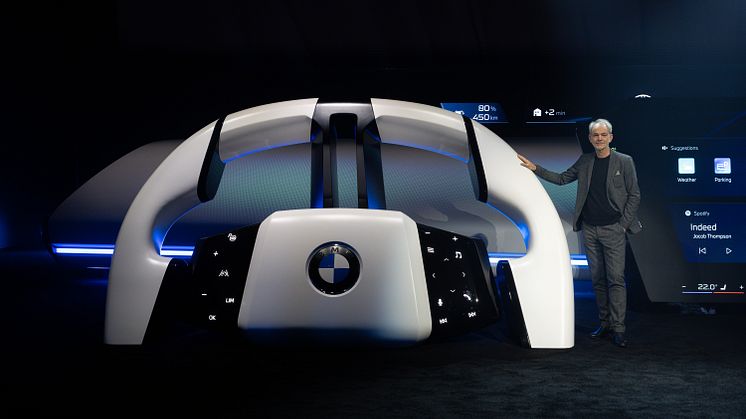 CES 2025 - BMW Panoramic iDrive og Adrian van Hooydonk, Head of BMW Group Design