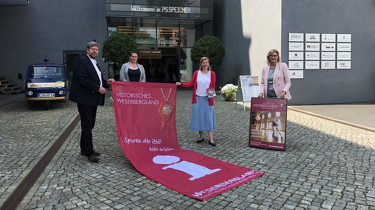 Offizielle Übergabe des Prädikats „Historische Stätte“ an den PS.SPEICHER zur Aufnahme in die Themensäule „Historisches Weserbergland“ beim Weserbergland Tourismus e.V.