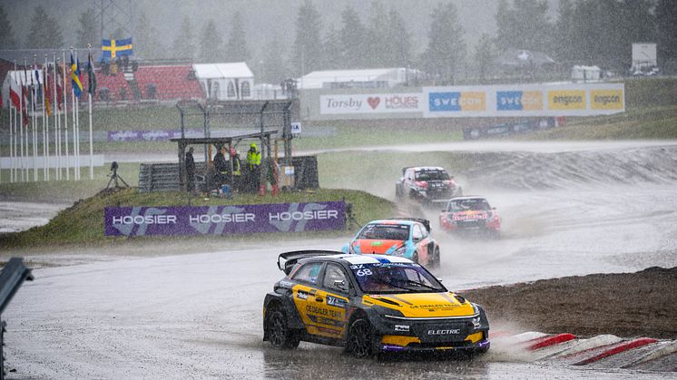 Niclas Grönholm säkrade en andraplats i rekortblöta förhållanden under World RX of Sweden i Höljes 2025.