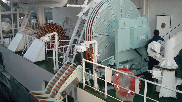 The equipment will enable connection to shoreside electricity, thereby cutting emissions in port areas and surrounding communities.