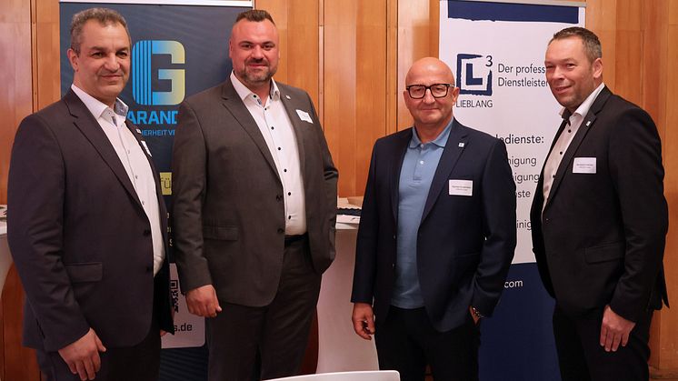 Von links nach rechts: Geschäftsführer Mehmet Uçar und Till Niesmann, geschäftsführender Gesellschafter Roman Großmann, Prokurist Benjamin Müller.