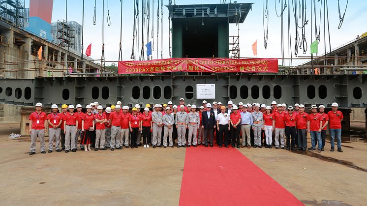 Representanter från Viking Line och varvet vid kölsträckningsceremonin i Xiamen