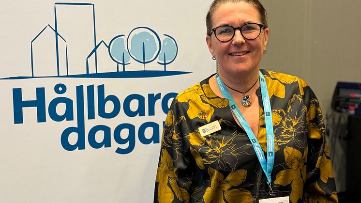 Hållbarhetscoach Akko Karlsson, Västerviks Bostads AB, på HBV:s hållbarhetsforum, Quality Hotel Globe, Stockholm. Bild: HBV 