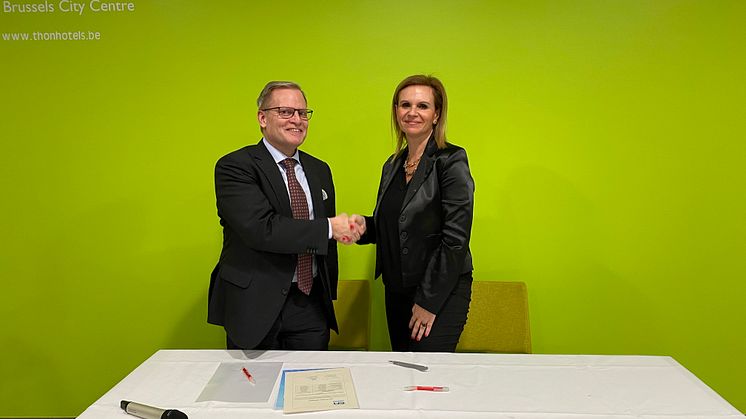 Ulf Hammarström, generaldirektör Swedac och Maria Papatzikou, ordförande för EA:s Multilateral Agreement Council.