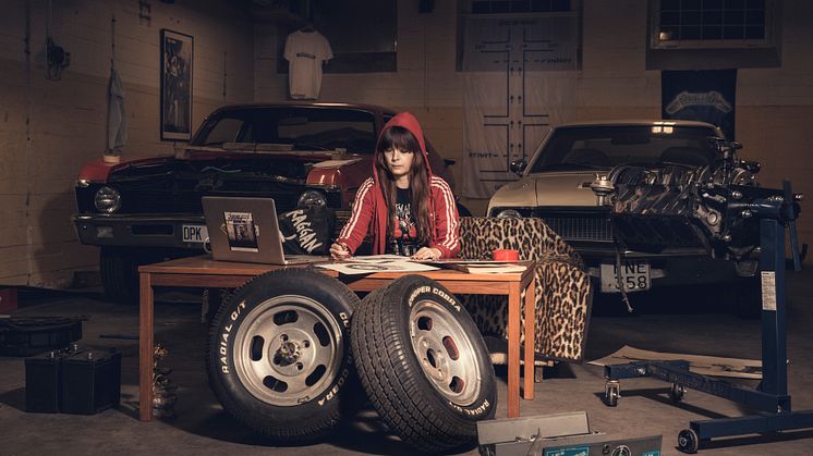 Josefine Östman, en av konstnärerna i utställningen Burnout. Foto: Patrik Roos