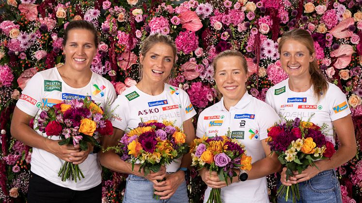 Tiril Udnes Weng, Therese Johaug, Helene Marie Fossesholm og Ingvild Flugstad Østberg er glade for å ha bidratt til årets gode resultat.