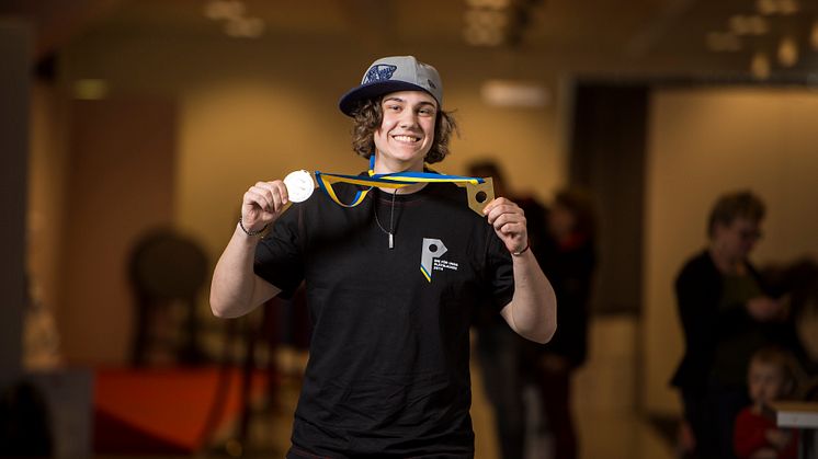 SM-GULD i plåtslageri till Robin från Kista