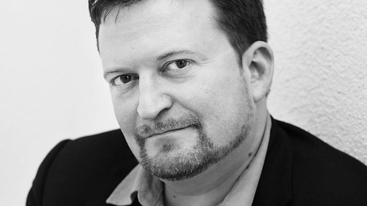 Prisvinner Erik Fosnes Hansen (Foto: Marcel Leliënhof)
