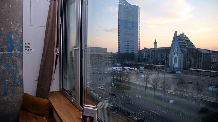 Blick aus den FELIX SUITEN zum Augustusplatz mit Gewandhaus, City-Hochhaus und Universität