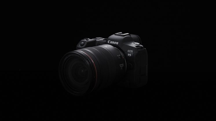 EOS R5FrontSlantLeft