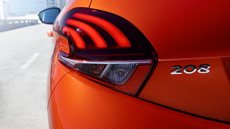 Apple CarPlayTM i 208 DESIRE