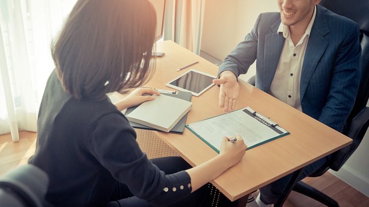 Nesten ingen ansatte blir i dag friskmeldt til arbeidsformidling. Nå foreslår et utvalg å børste støv av ordningen. Simployer forklarer implikasjonene. FOTO: Dreamstime