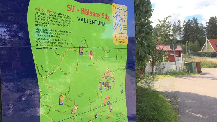 Hälsans stig är en fem kilometer lång vandringsslinga i Ekeby i centrala Vallentuna.