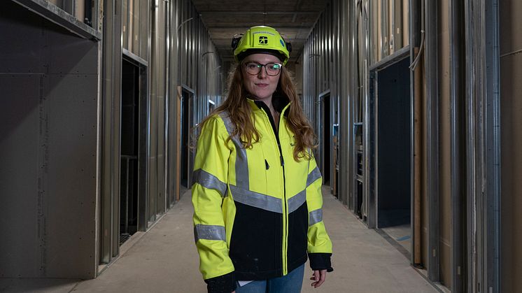 "Vi vil gerne afprøve hjælpemidler, der kan aflaste vores medarbejdere, når de udfører fysisk hårdt arbejde" siger Arbejdsmiljøkoordinator Johanne Lund Thomsen fra MT Højgaard 