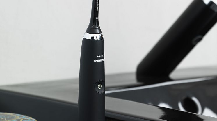 Philips DiamondClean Black eltandborste vid Gustavsberg Artic Black Edition handfat