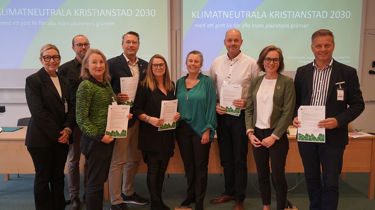 De fem första företagen att skriva lokala klimatkontrakt i Kristianstads kommun är Smekab Citylife, Länsförsäkringar Göinge Kristianstad, Skanska Hus Syd distrikt Östra Skåne, Knauf Danogips och Consid AB.