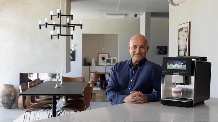 Nytt samarbete mellan Siemens espressomaskiner och smakexperten Richard Juhlin.