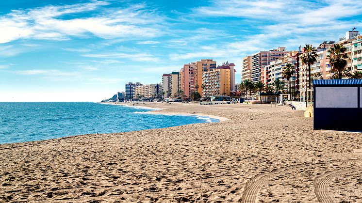 Stranden i Fuengirola, en av de mest populära svenskorterna längs spanska solkusten.