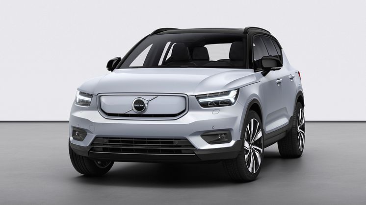 XC40 Recharge P8 AWD i farven Glacier Silver