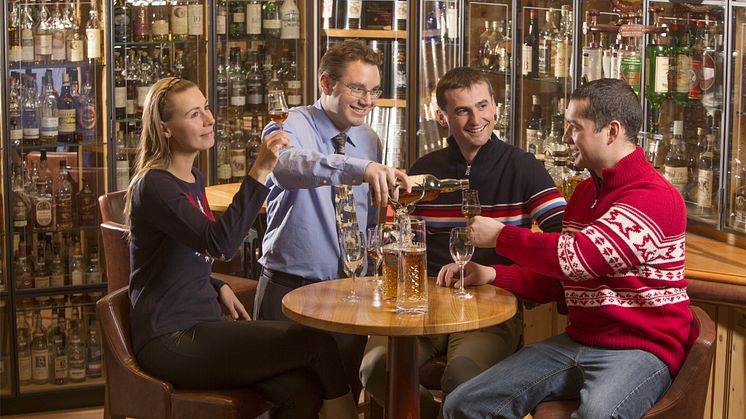Whisky-Verkostung in der grössten Whisky-Bar der Welt im Hotel Waldhaus am See in St. Moritz.  Copyright by ENGADIN St. Moritz By-line:swiss-image.ch/Christof Sonderegger 