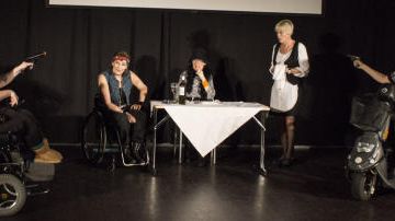 Teater Kattma åtta scener ur föreställningen Alla har fel. Göteborgs Kulturkalas