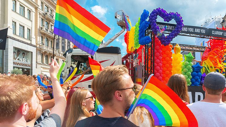 Varför har opinionen svängt så enormt snabbt till förmån för homosexuellas rättigheter men stått stilla på andra områden? Ett svenskt forskarteam publicerar nu en vetenskaplig modell som kan förklara och förutse opinionsförändringar i moralfrågor.