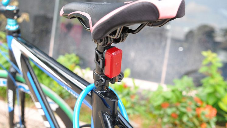 SweTrack Bike är listigt förklädd till en helt vanlig baklykta, men inuti gömmer sig en kraftfull GPS-spårsändare.