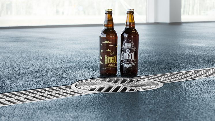 När Kalmarbryggeriet Ängöl flyttade till nya lokaler installerades BLÜCHERs rostfria hygienrännor HygienicPro i produktionen, med extra stora silkorgar som samlar upp humle och malt.
