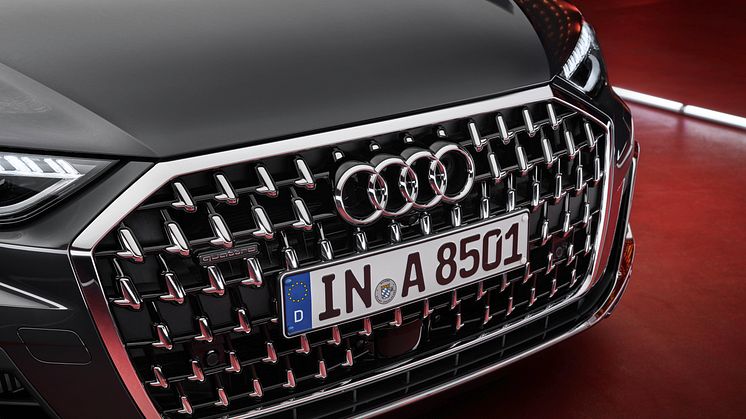 Audi A8 med ny singleframe-grill