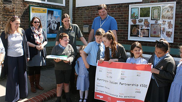 Hawthorns Primary School receives £500 from Southern at station partnership launch