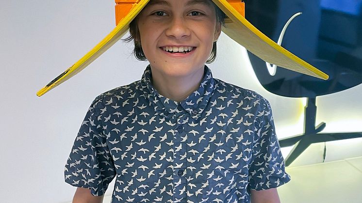 AA · Juniorredaktør · Med tænkehatten.jpg