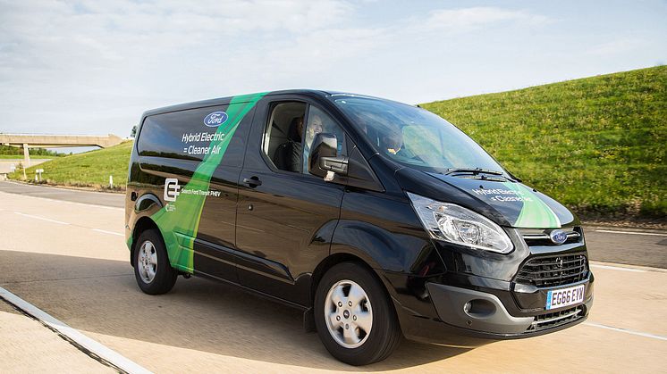 Serielle Plug-In Hybrid-Technologie ermöglicht eine lokal emissionsfreie Reichweite von 50+ Kilometern und nutzt den preisgekrönten Ford EcoBoost-Motor als Range-Extender