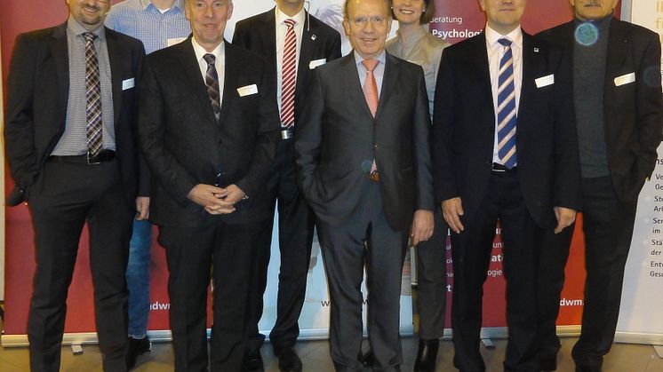 (v.li.). Dr. Jochen Hauck, Tim Quicken, Prof. Dr. Michael Nagy, Michael Kundel, Florian Gerster, Mailin Bode, Siegfried Neumann, Werner Sigmund. Foto: Franz Motzko