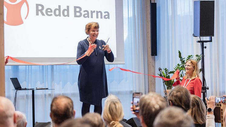 Marianne Borgen klipper snoren 