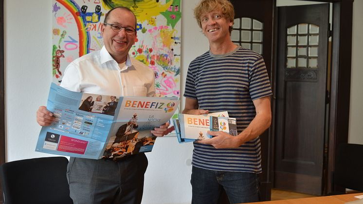 Andreas Liefeith von procilon (links) mit Markus Wulftange von der Elternhilfe
