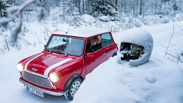 MINI yllätti: Rauno Aaltonen pääsi joulun alla taas ajamisen makuun