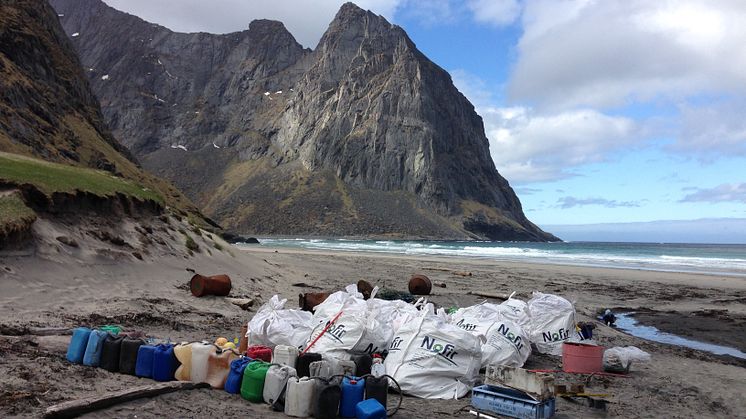 Marint avfall er en betydelig problem langs Nordlandskysten. Foto: SALT