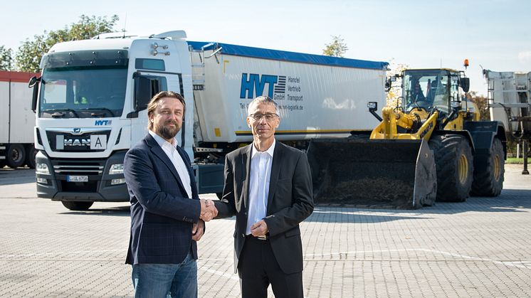 Gemeinsam stark: Matthias Hoger von der LAV (links) und Veolia-Geschäftsführer Laurent Hequet werden mit der Veolia Klärschlammverwertung Deutschland GmbH künftig gemeinsam Klärschlämme entsorgen.