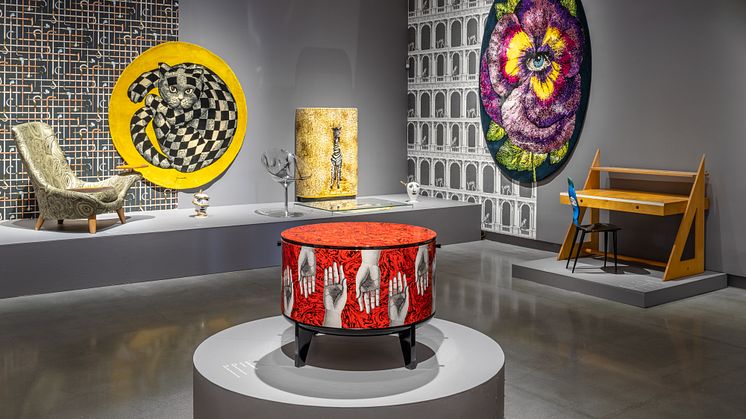 Pressbild för ”FORNASETTI Inside Out Outside In”