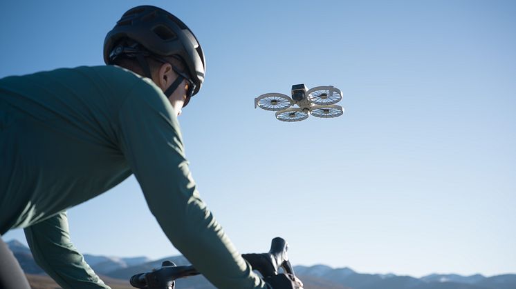 DJI FLIP_Lifestyle Photos_Road Cycling02.jpg
