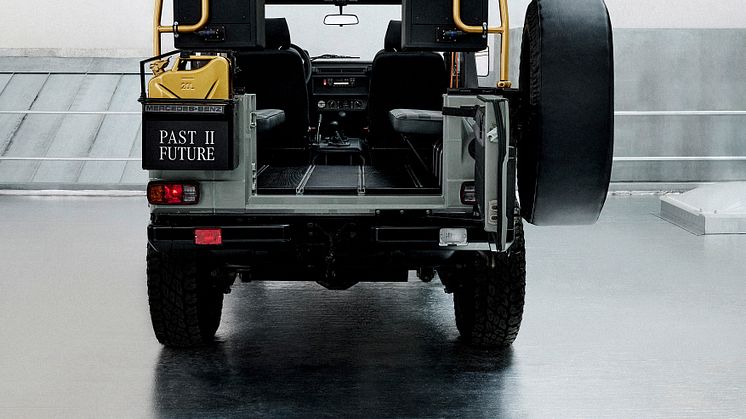 Konstverket Project G-Class Past II Future inspirerat av NIGO