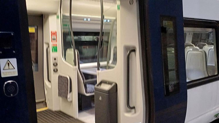 Class 379 vestibule.jpg
