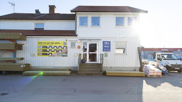 Bygghandelskedjan Optimera förvärvar Kode Trä i Kungälv, ett viktigt steg för företagets expansion i västra Sverige.
