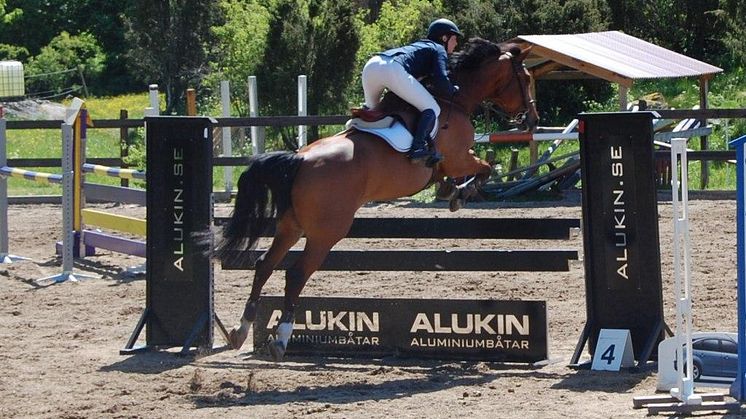 ALUKIN aluminiumbåtar sponsrar ridsporten