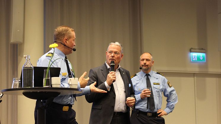 Polischeferna Andy Roberts och Erik Jansåker, samt HSB Malmös vd Michael Carlsson, pratade om vikten av samverkan för trygga samhällen och lyfte initiativet BID Sofielund, där HSB Malmö är delaktig i.