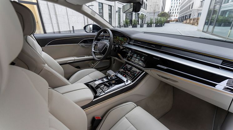 Audi A8 L TFSI e (Vesuvgrå)