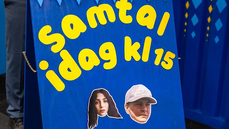 SCHABRAKET Gatupratare Gina Dirawi och Joel Granfors