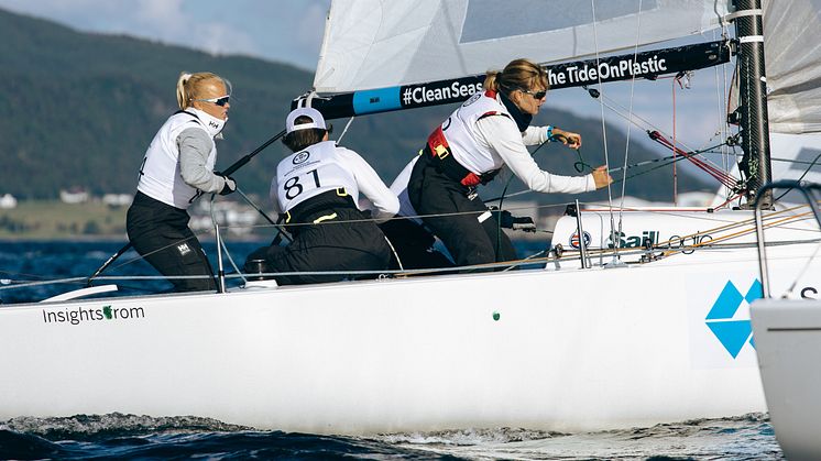 Jenter i J70 - 2