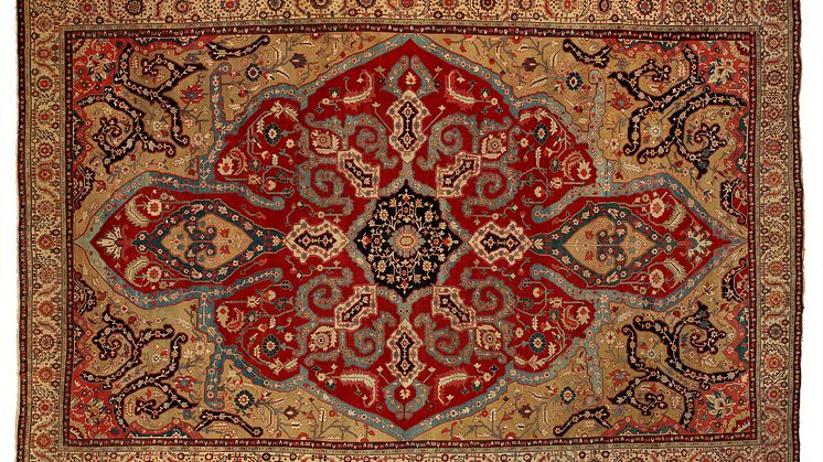 The auction also offers a wide range of furniture and carpets, including this beautiful Serapi carpet from Northwest Persia. 1890-1910. 557 x 368 cm. Estimate: DKK 250,000.