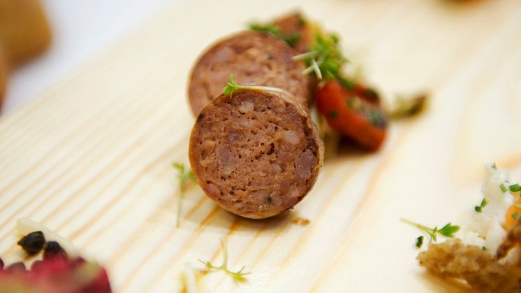 Stekt chorizo med sallad på kronärtskocka, örter, purjolök och rostad paprika #svenskchark